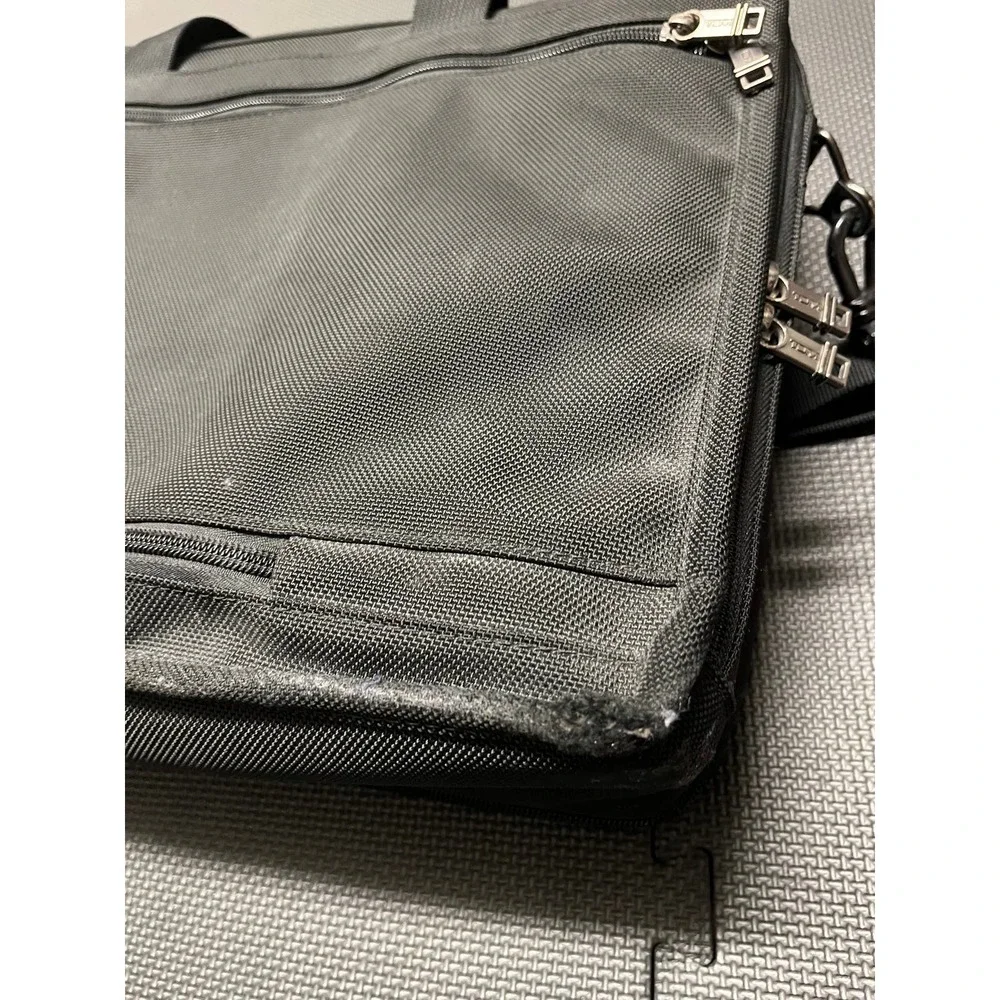 Tumi Alpha 26060d4‎ Black Expandable Briefcase Messenger Laptop Bag